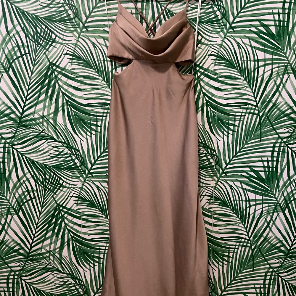 Champagne Open Back Maxi Cut-Out - Picture 3 of 3
